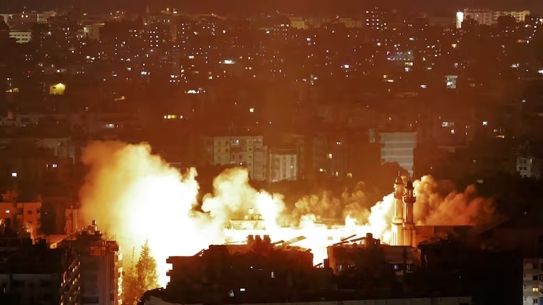 Tình hình Lebanon cực nguy hiểm: Israel bất ngờ không kích thủ đô Beirut, dọa tăng cường tấn công tổng lực, Iran ra mặt