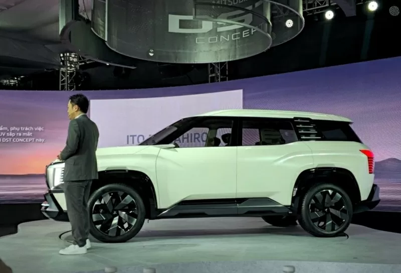 Những ốp chắn bùn trước và sau được tạo hình cơ bắp, tăng thêm vẻ mạnh mẽ và thể thao cho Mitsubishi DST Concept Những ốp chắn bùn trước và sau được tạo hình cơ bắp, tăng thêm vẻ mạnh mẽ và thể thao cho Mitsubishi DST Concept