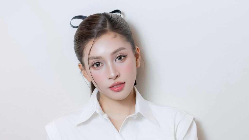 Trần Tiểu Vy rạng rỡ, xinh tươi trong bộ ảnh mới