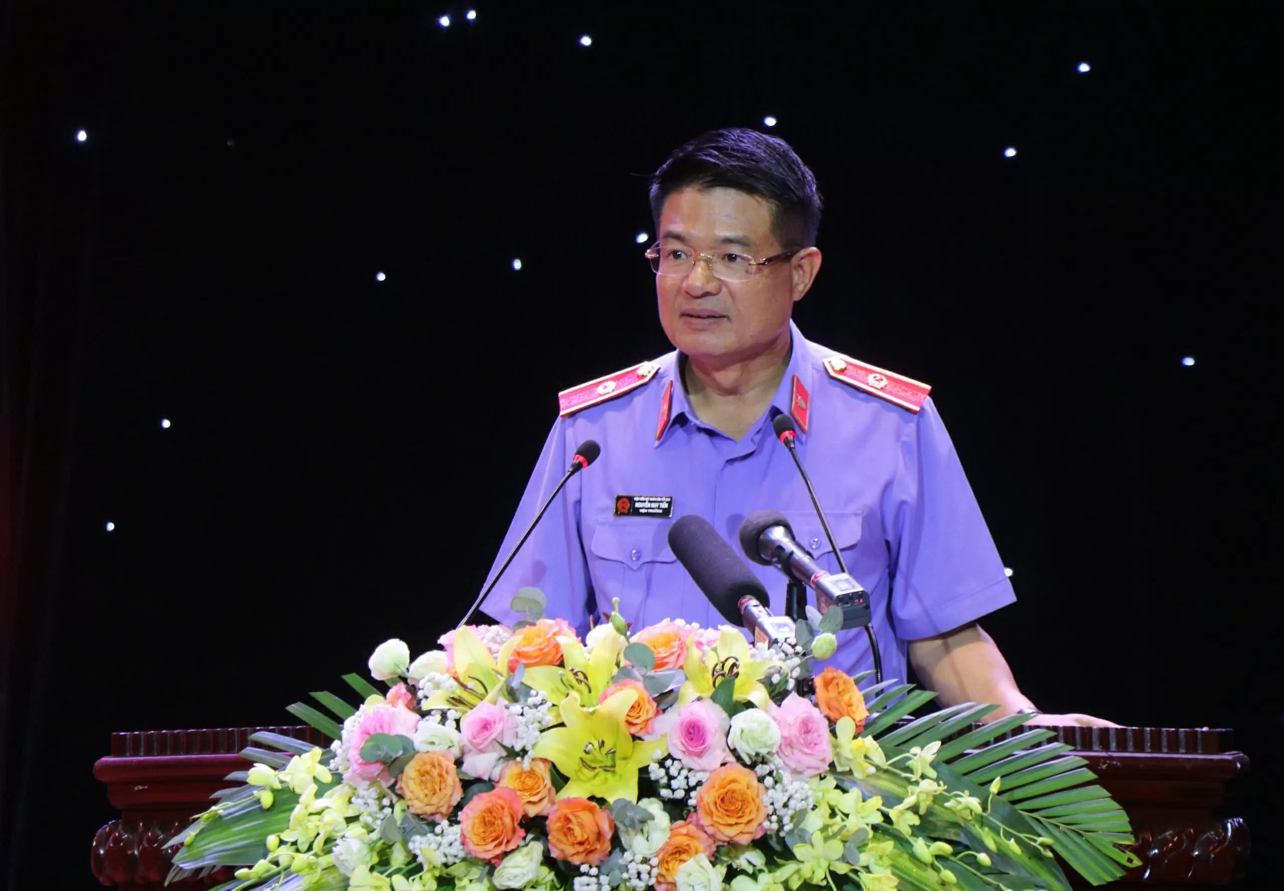 Đồng chí Nguyễn Huy Tiến, Bí thư Đảng ủy, Viện trưởng VKSND tối cao phát biểu khai mạc Hội thảo. (Nguồn: Sở Văn hóa, Thể thao và Du lịch tỉnh Bắc Ninh) Đồng chí Nguyễn Huy Tiến, Bí thư Đảng ủy, Viện trưởng VKSND tối cao phát biểu khai mạc Hội thảo. (Nguồn: Sở Văn hóa, Thể thao và Du lịch tỉnh Bắc Ninh)