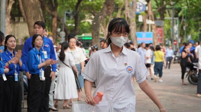 Thi lớp 10 Hà Nội: Đề thi và đáp án gợi ý môn Ngữ văn năm 2025