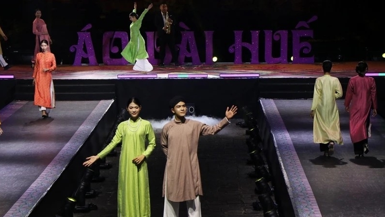 Vẻ đẹp trường tồn trong đêm hội Áo dài Huế 2025