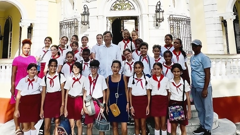 Học sinh Cuba hào hứng khám phá 'Việt Nam thu nhỏ' tại Đại sứ quán ở thủ đô Havana