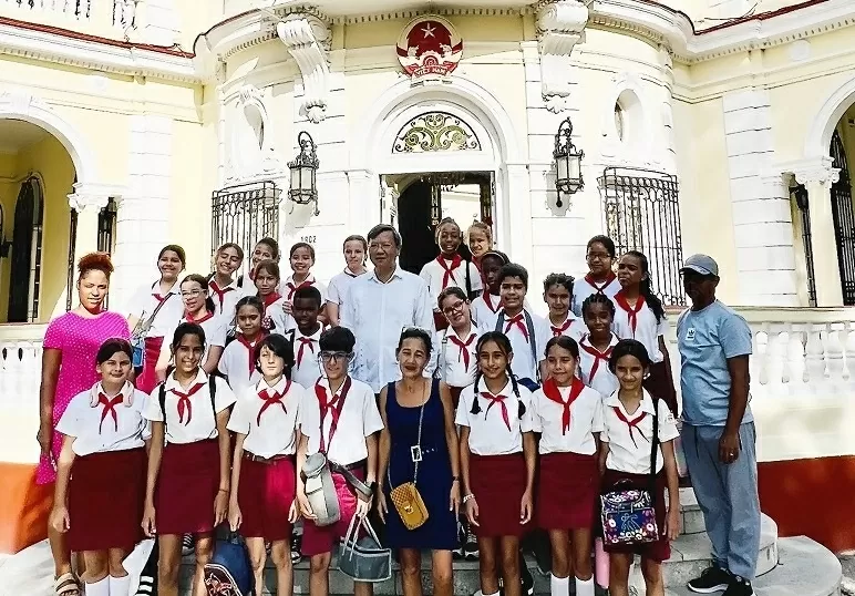 Học sinh Cuba hào hứng khám phá 'Việt Nam thu nhỏ' tại Đại sứ quán Học sinh Cuba hào hứng khám phá 'Việt Nam thu nhỏ' tại Đại sứ quán