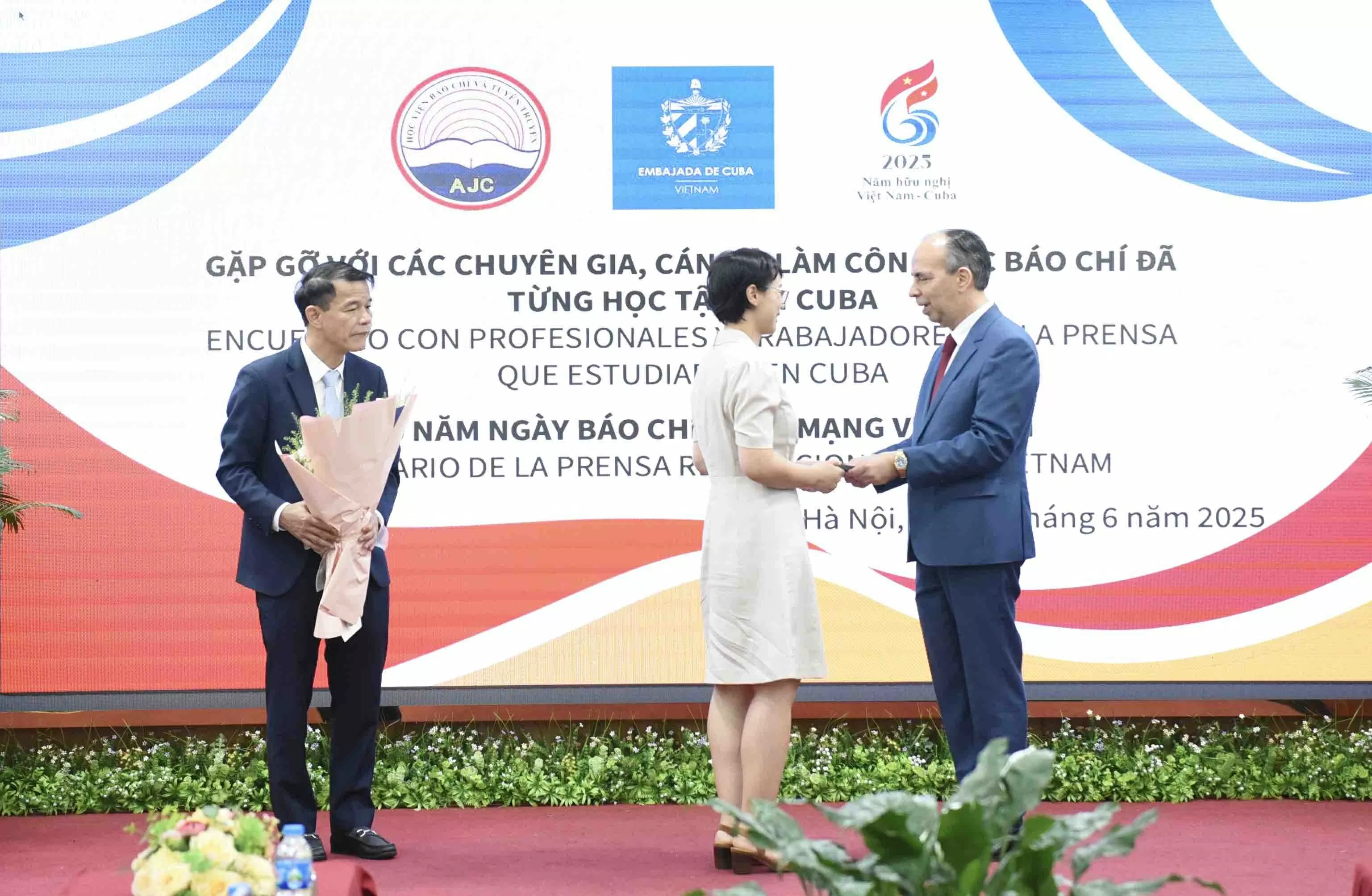 Những 'cây cầu' nối hai nền báo chí cách mạng Việt Nam-Cuba