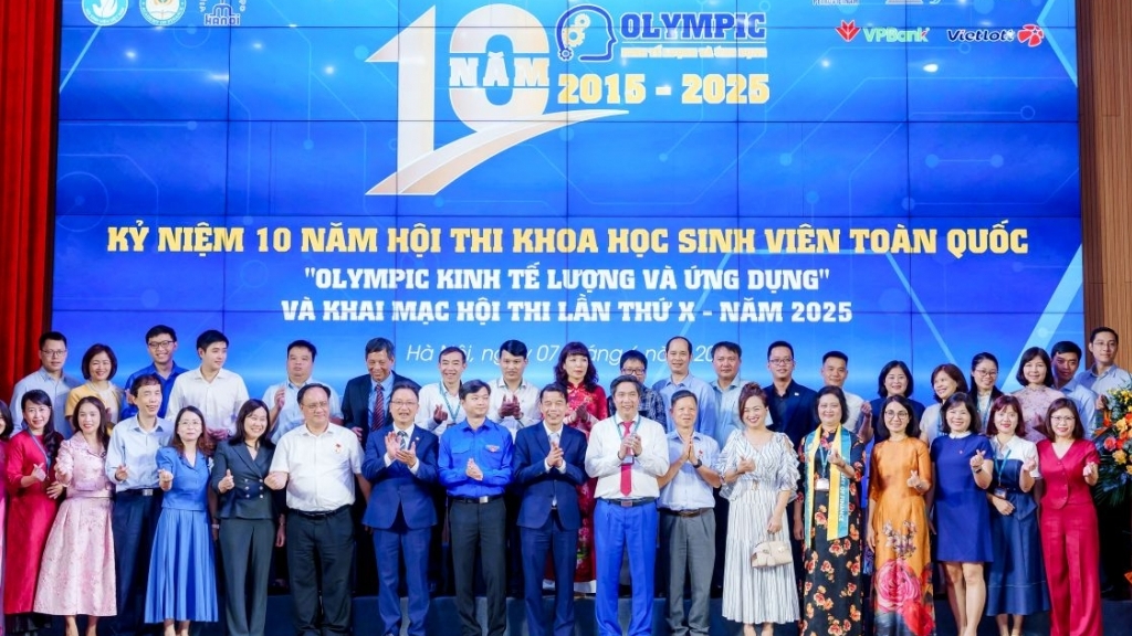 10 năm Hội thi Olympic Kinh tế lượng và ứng dụng: Tiếp tục là 'cánh đồng gieo mầm tri thức'