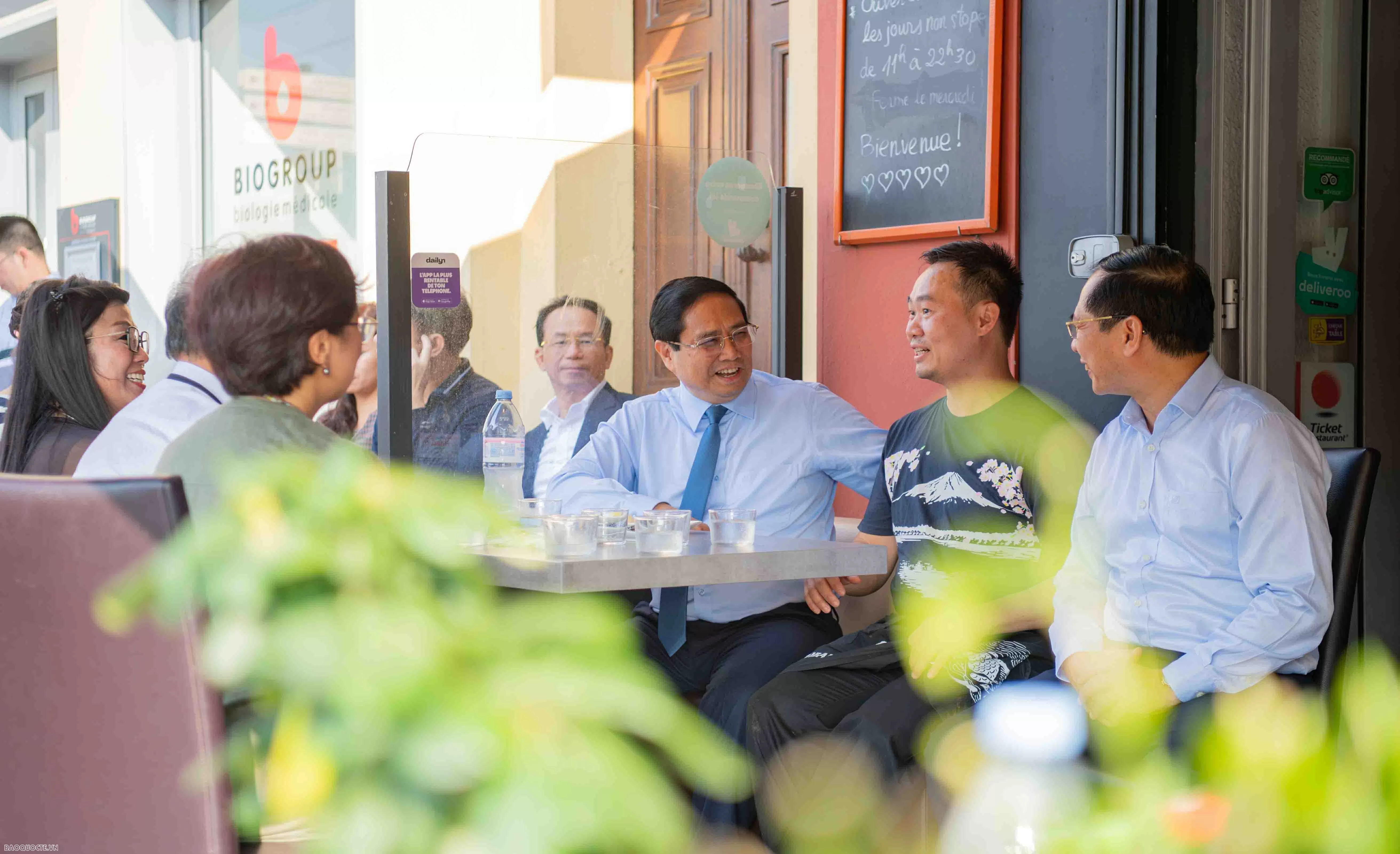 Cuộc gặp giữa Thủ tướng với bà con người Việt Nam ta tại Nice, Pháp Cuộc gặp giữa Thủ tướng với bà con người Việt Nam ta tại Nice, Pháp