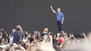 CEO Tim Cook của Apple đang ở trong một chiếc ‘nồi áp suất’ khổng lồ