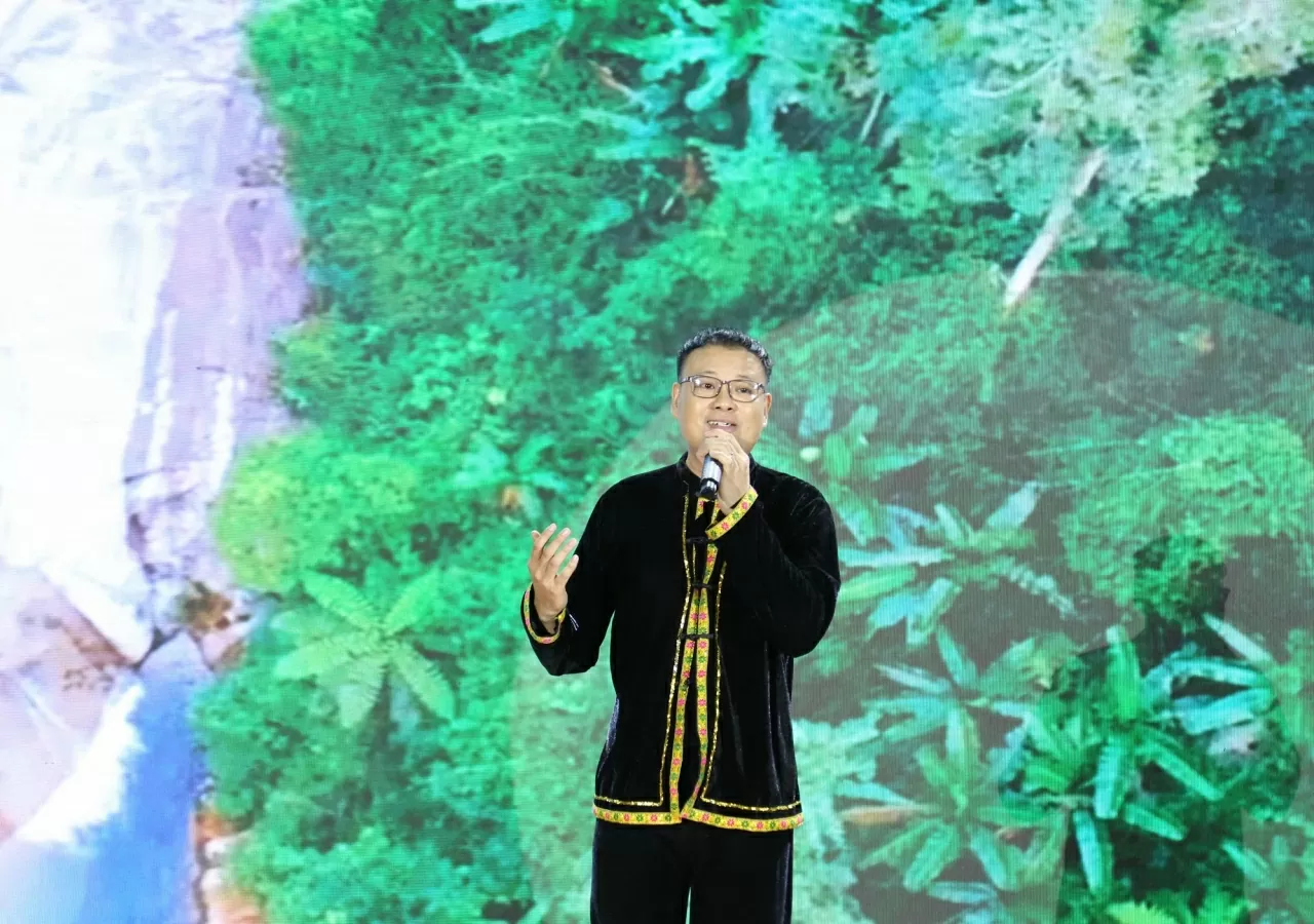 Tiết mục Phiên chợ ngày xuân của Học viện Ngoại giao. Tiết mục Phiên chợ ngày xuân của Học viện Ngoại giao.