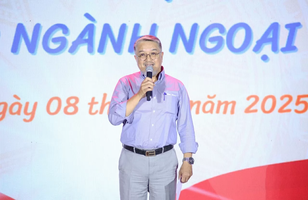 NSND Hoàng Xuân Bình nhận xét và đánh giá tổng quát các tiết mục trong Liên hoan văn nghệ. NSND Hoàng Xuân Bình nhận xét và đánh giá tổng quát các tiết mục trong Liên hoan văn nghệ.