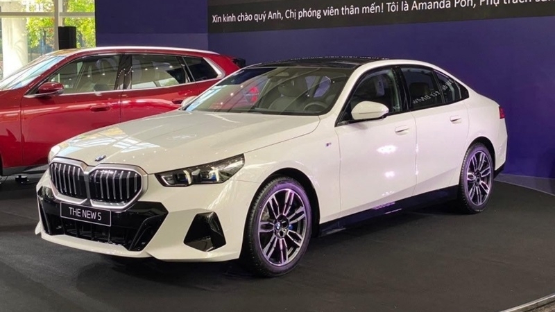 Cận cảnh BMW 5 Series 2025 ra mắt tại Việt Nam, giá từ 2,589 tỷ đồng
