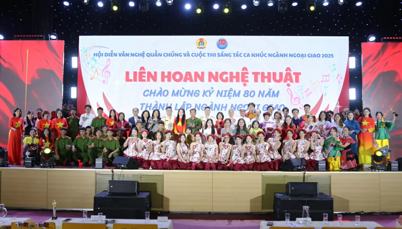 Buổi Lễ kết thúc thành công tốt đẹp, ban tổ chức và các đơn vị chụp bức ảnh lưu niệm Buổi Lễ kết thúc thành công tốt đẹp, ban tổ chức và các đơn vị chụp bức ảnh lưu niệm