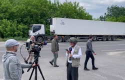 Đoàn xe Nga tiến tới biên giới Ukraine với hàng nghìn 'hành khách đặc biệt', Tổng thống Zelensky khẳng định một điều