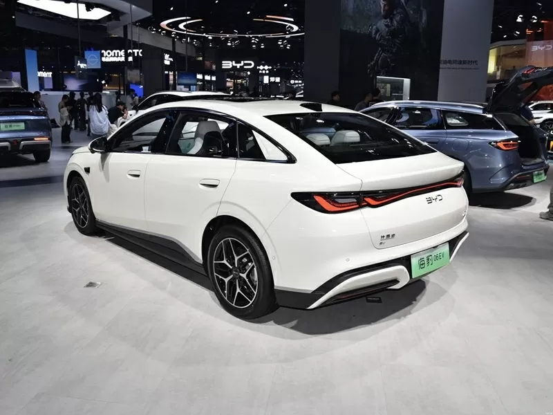 Phía sau của BYD Seal 06 EV