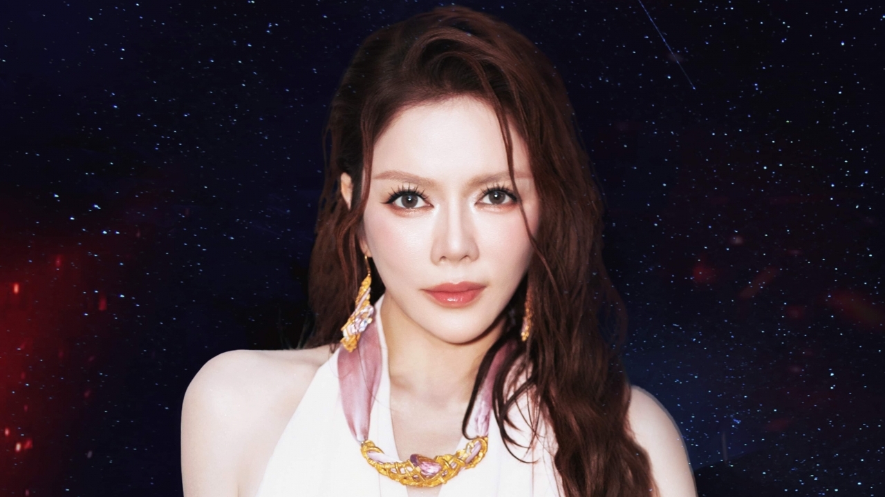 Sao Việt: Diễn viên Lý Nhã Kỳ đăng ảnh gợi cảm, hút mắt