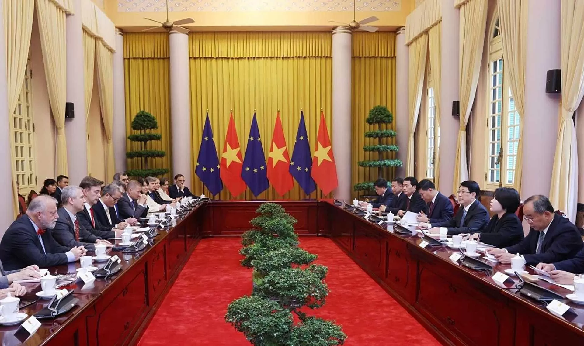 Quan hệ Việt Nam-EU đang phát triển tích cực và còn nhiều tiềm năng hợp tác Quan hệ Việt Nam-EU đang phát triển tích cực và còn nhiều tiềm năng hợp tác