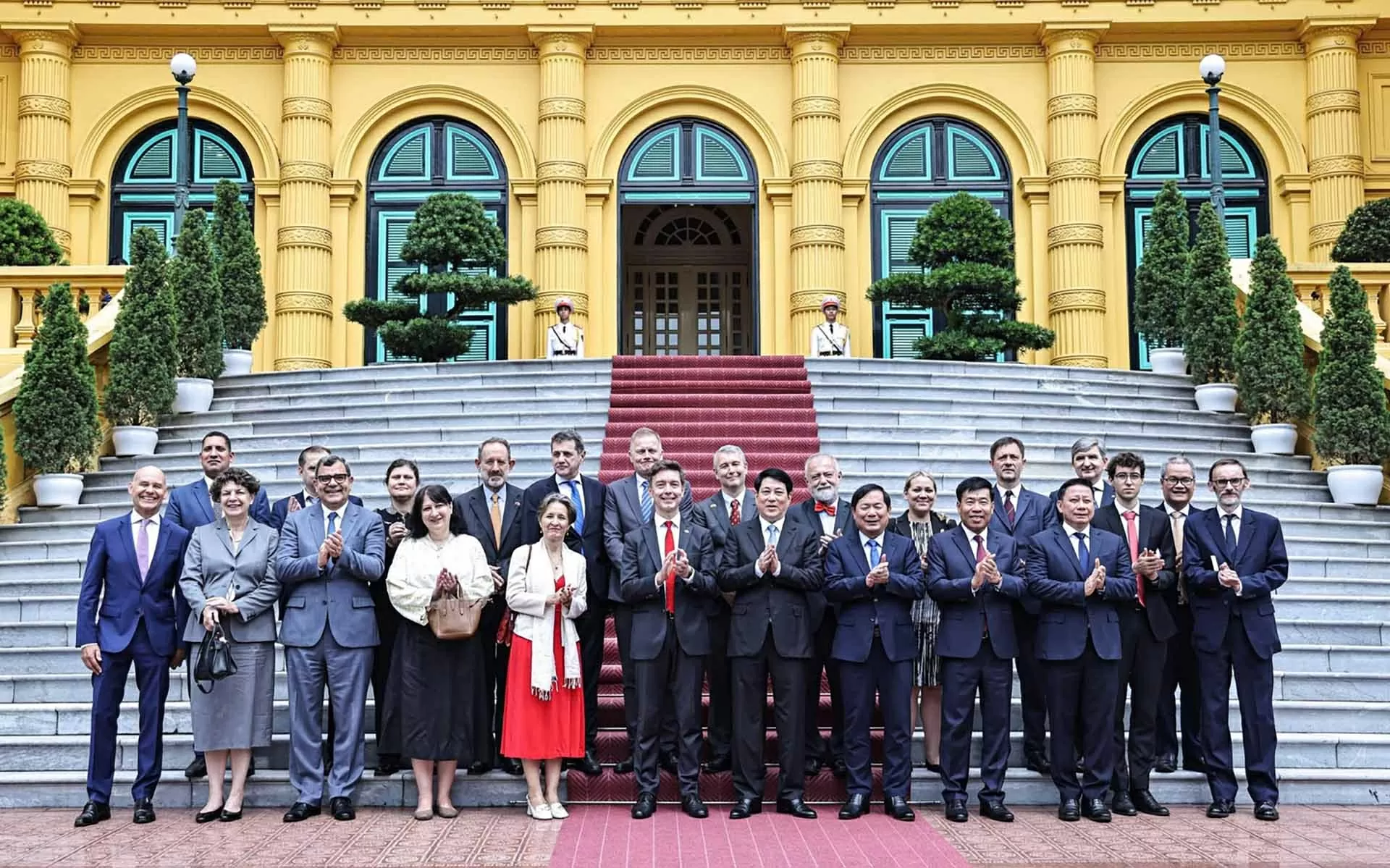 Quan hệ Việt Nam-EU đang phát triển tích cực và còn nhiều tiềm năng hợp tác Quan hệ Việt Nam-EU đang phát triển tích cực và còn nhiều tiềm năng hợp tác