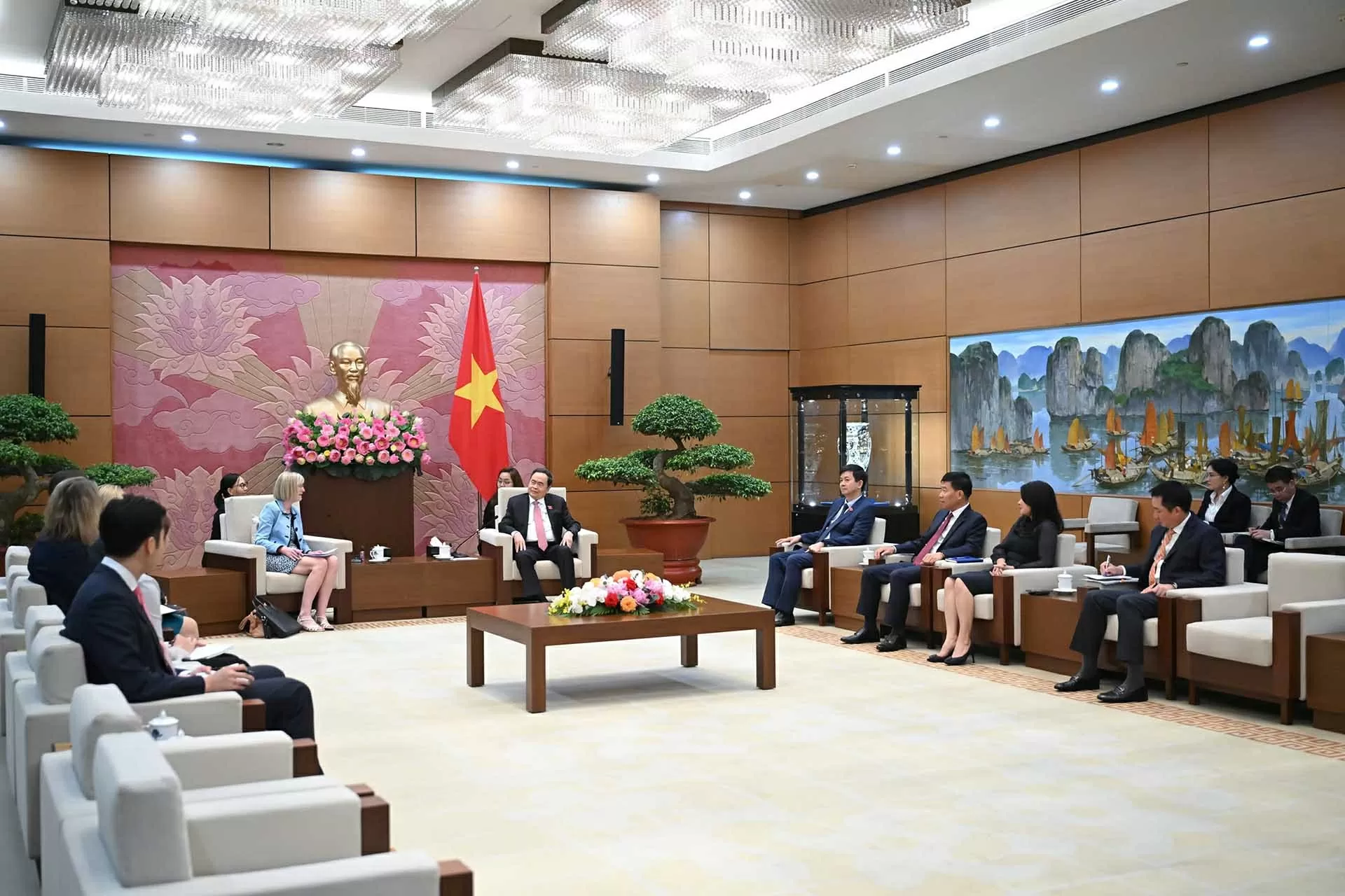 Chủ tịch Quốc hội Trần Thanh Mẫn tiếp Đại sứ Australia tại Việt Nam Gillian Bird Chủ tịch Quốc hội Trần Thanh Mẫn tiếp Đại sứ Australia tại Việt Nam Gillian Bird