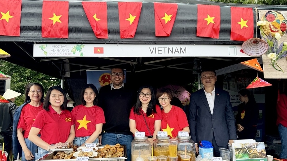 Hương vị Việt Nam níu chân thực khách tại Lễ hội văn hóa ẩm thực Prague 2025