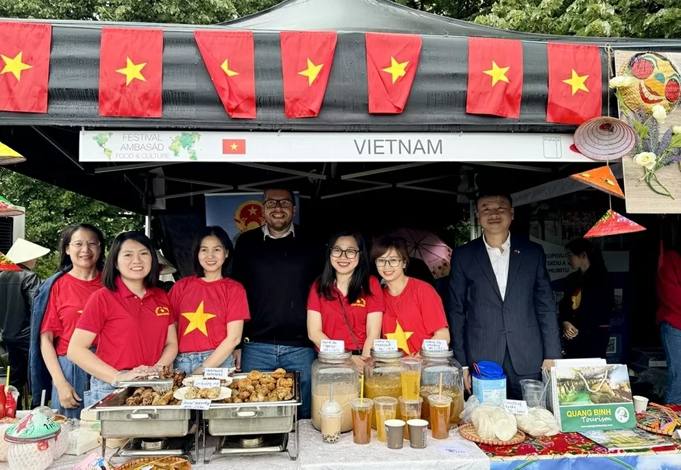 Hương vị Việt Nam níu chân thực khách tại Lễ hội văn hóa ẩm thực Prague 2025 Hương vị Việt Nam níu chân thực khách tại Lễ hội văn hóa ẩm thực Prague 2025