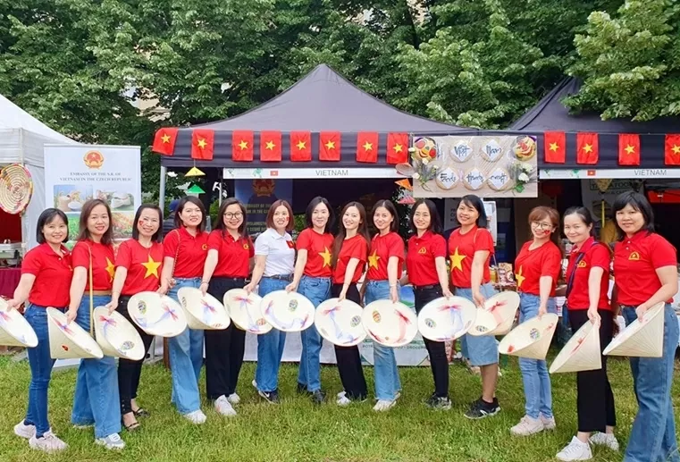 Hương vị Việt Nam níu chân thực khách tại Lễ hội văn hóa ẩm thực Prague 2025 Hương vị Việt Nam níu chân thực khách tại Lễ hội văn hóa ẩm thực Prague 2025