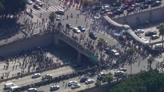 Thành phố Los Angeles hỗn loạn, Tổng thống Trump điều 700 quân chính quy đến, LHQ ra mặt, Trung Quốc khuyến cáo công dân