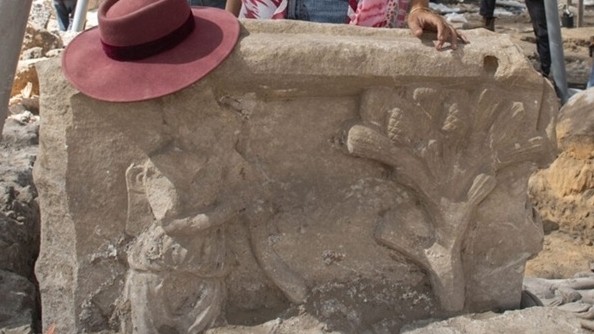 Israel: Phát hiện quan tài cổ bằng đá cẩm thạch, chạm khắc tinh xảo cảnh trong thần thoại