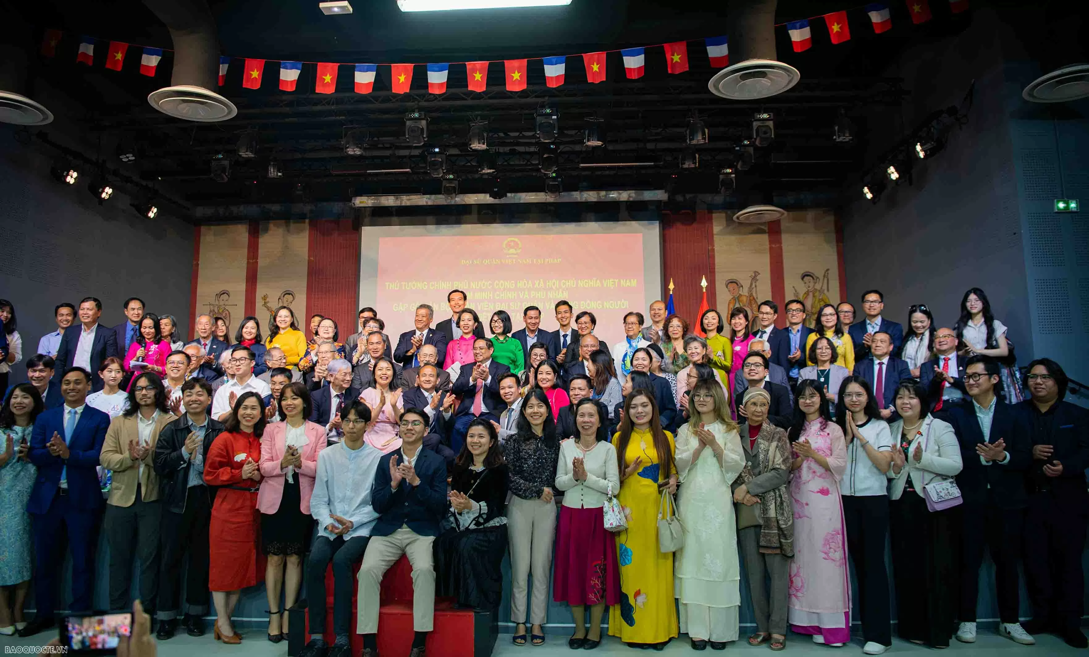 Thủ tướng Phạm Minh Chính  gặp gỡ cộng đồng người Việt Nam tại Pháp