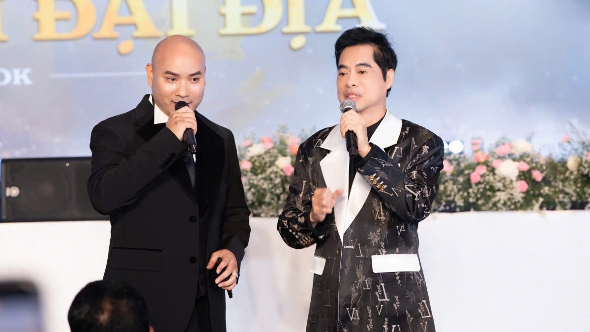 Danh ca Ngọc Sơn song ca với A Tuân ở Thái Lan