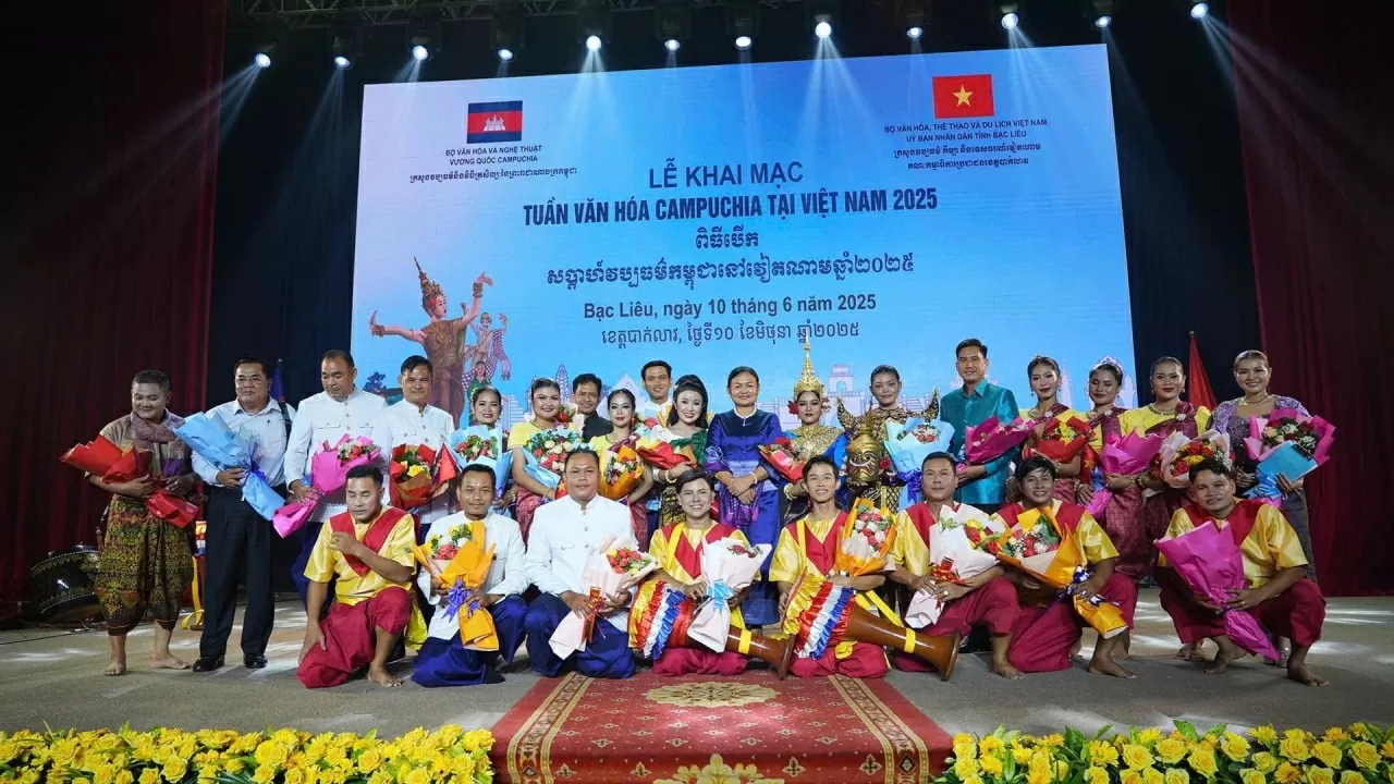 Tuần Văn hóa Campuchia tại Việt Nam năm 2025: Gắn kết tình hữu nghị giữa nhân dân hai nước Tuần văn hóa Campuchia tại Việt Nam 2025 truyền tải thông điệp về quan hệ hữu nghị láng giềng