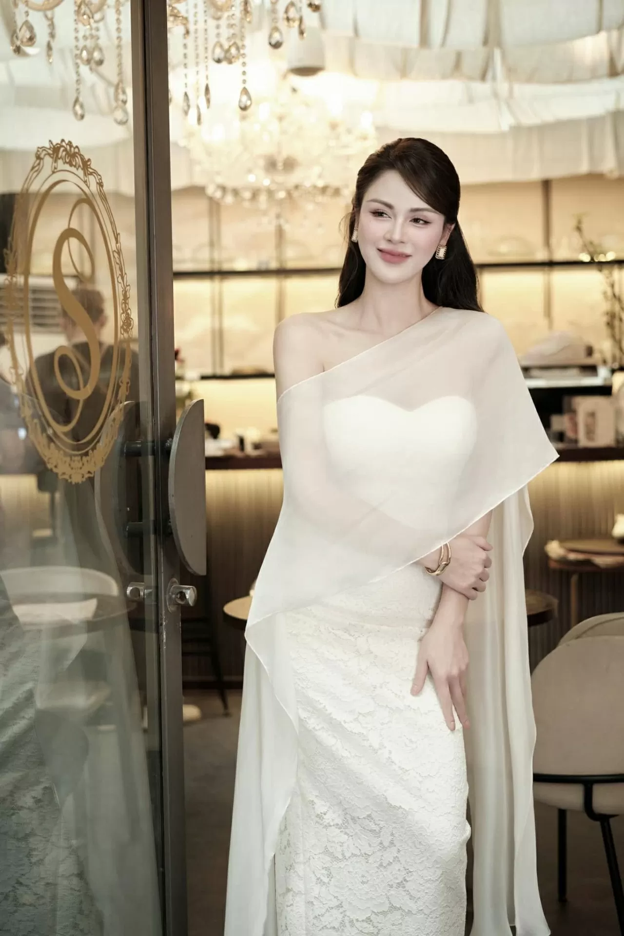 Ngắm gu thời trang sang chảnh của diễn viên Lương Thu Trang phim 'Dịu dàng màu nắng'