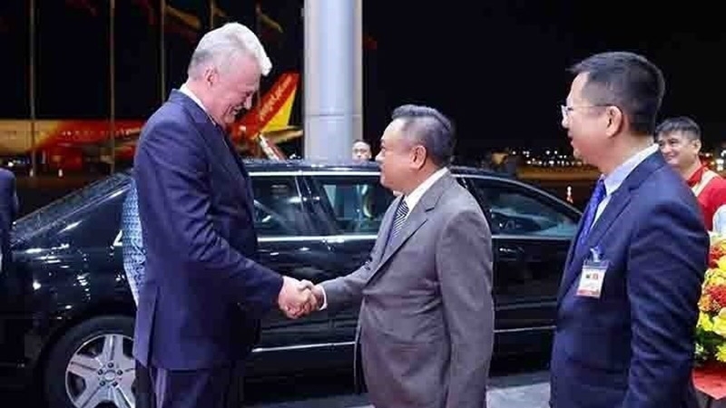 Tổng thống Cộng hòa Lithuania và Phu nhân đến Hà Nội, bắt đầu chuyến thăm chính thức Việt Nam