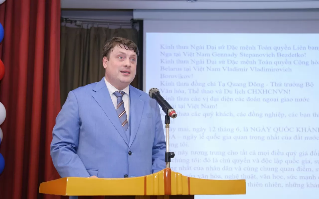 Giám đốc Trung tâm Khoa học và Văn hóa Nga tại Hà Nội ông Vladimir Vladimirovich Murashkin phát biểu tại buổi lễ. (Ảnh: Thành Long) Giám đốc Trung tâm Khoa học và Văn hóa Nga tại Hà Nội ông Vladimir Vladimirovich Murashkin phát biểu tại buổi lễ. (Ảnh: Thành Long)