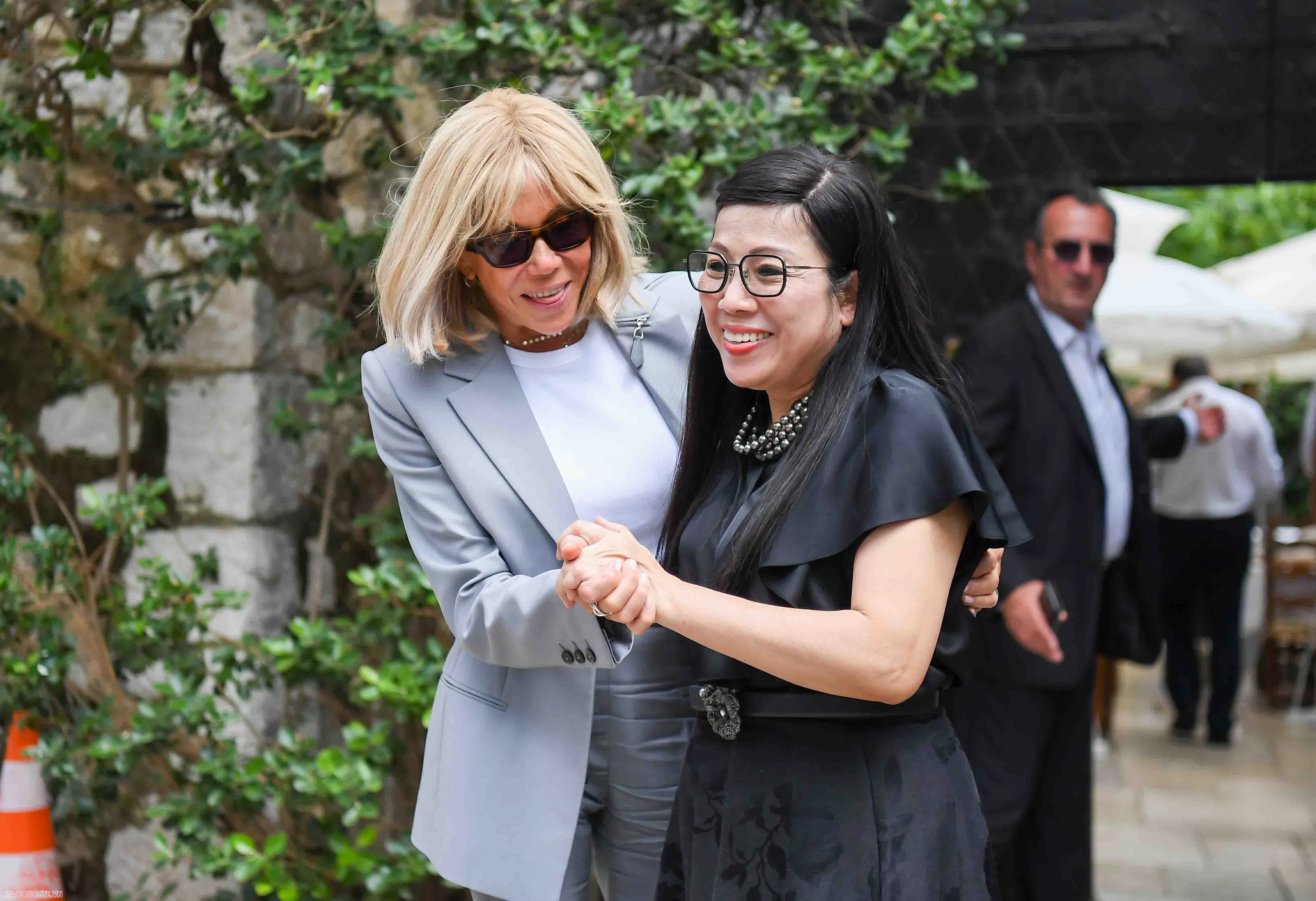 Phu nhân Thủ tướng cùng phu nhân, phu quân các nước dự Hội nghị UNOC 3 tham quan làng cổ Pháp Phu nhân Thủ tướng cùng phu nhân, phu quân các nước dự Hội nghị UNOC 3 tham quan làng cổ Pháp