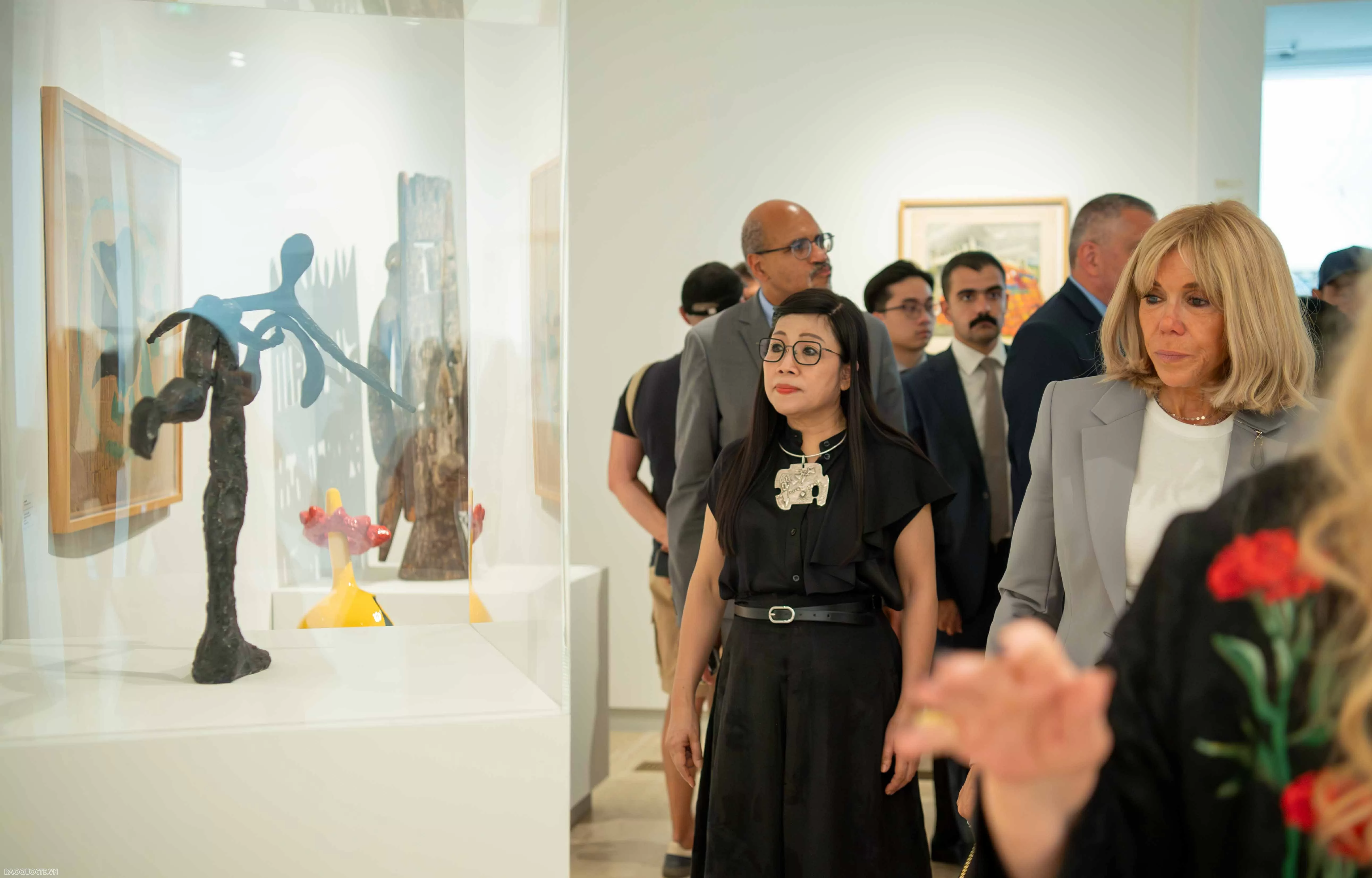 Phu nhân Thủ tướng cùng phu nhân, phu quân các nước dự Hội nghị UNOC 3 tham quan làng cổ Pháp Phu nhân Thủ tướng cùng phu nhân, phu quân các nước dự Hội nghị UNOC 3 tham quan làng cổ Pháp