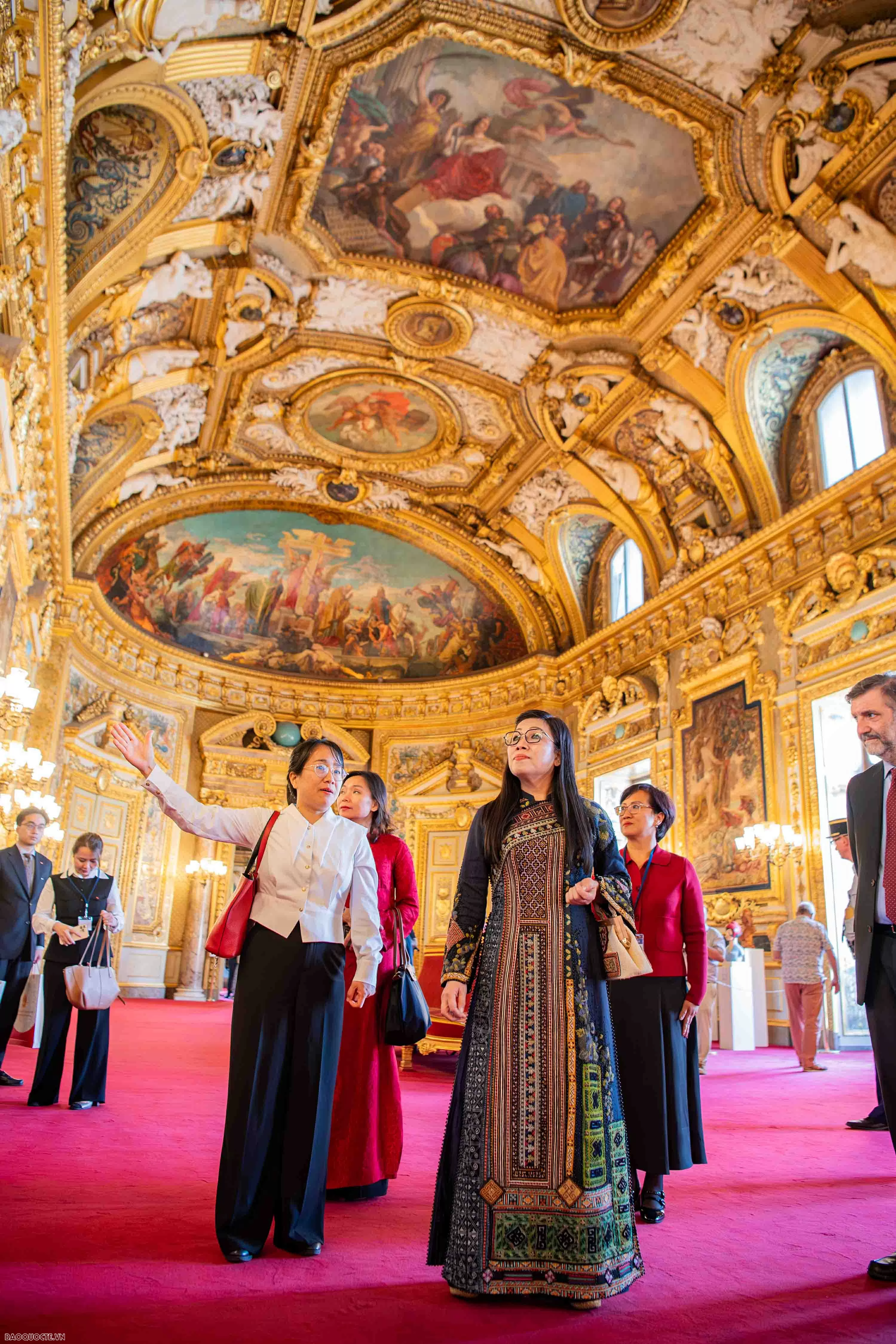 Phu nhân Thủ tướng cùng phu nhân, phu quân các nước dự Hội nghị UNOC 3 tham quan làng cổ Pháp Phu nhân Thủ tướng cùng phu nhân, phu quân các nước dự Hội nghị UNOC 3 tham quan làng cổ Pháp