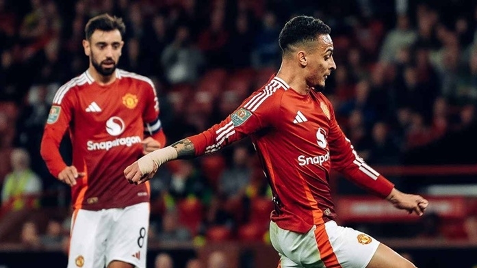 Antony rộng cửa ở lại La Liga