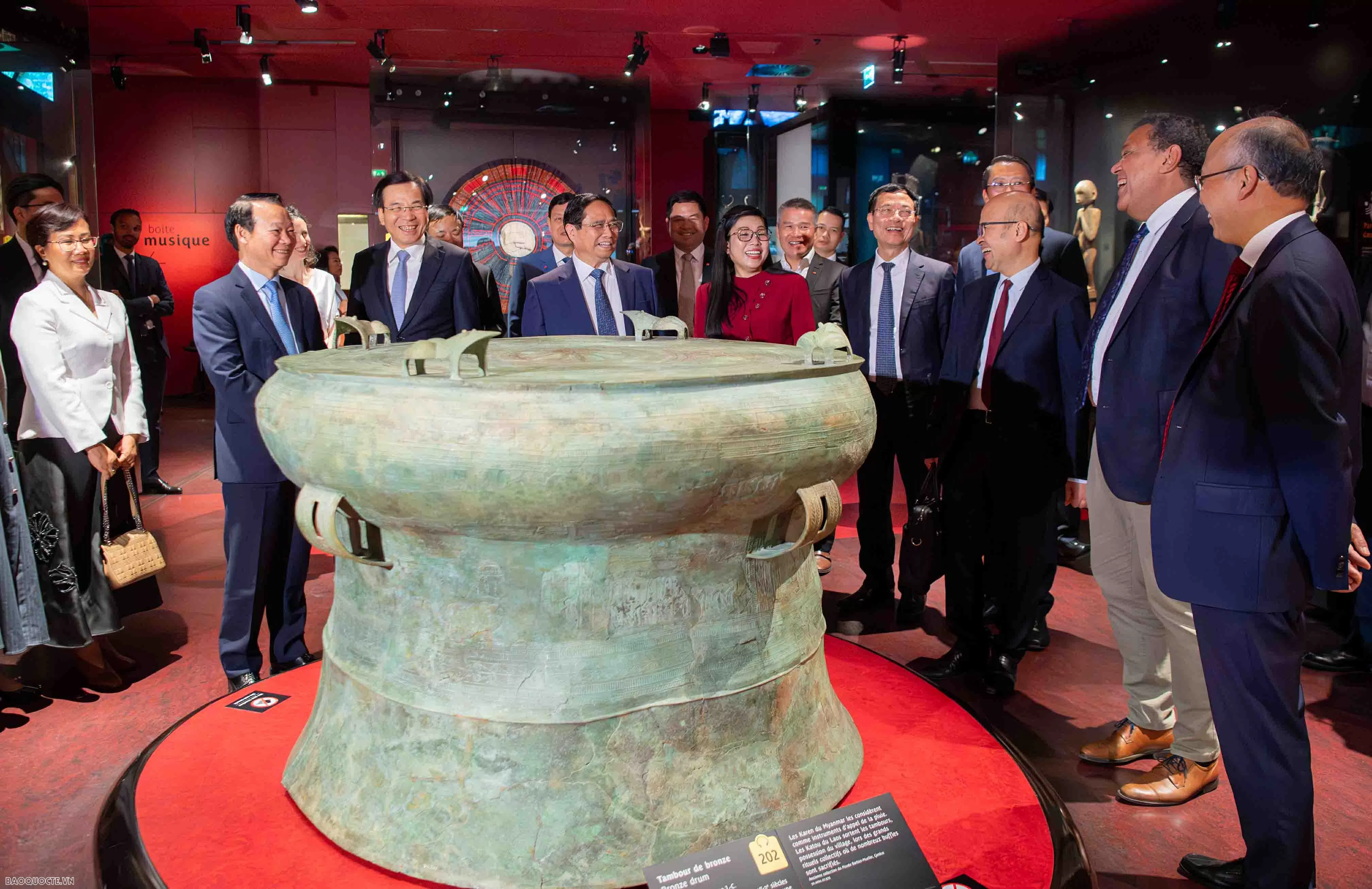 Thủ tướng Phạm Minh Chính và Phu nhân thăm Bảo tàng có hơn 9.000 hiện vật văn hóa - nghệ thuật Việt Nam