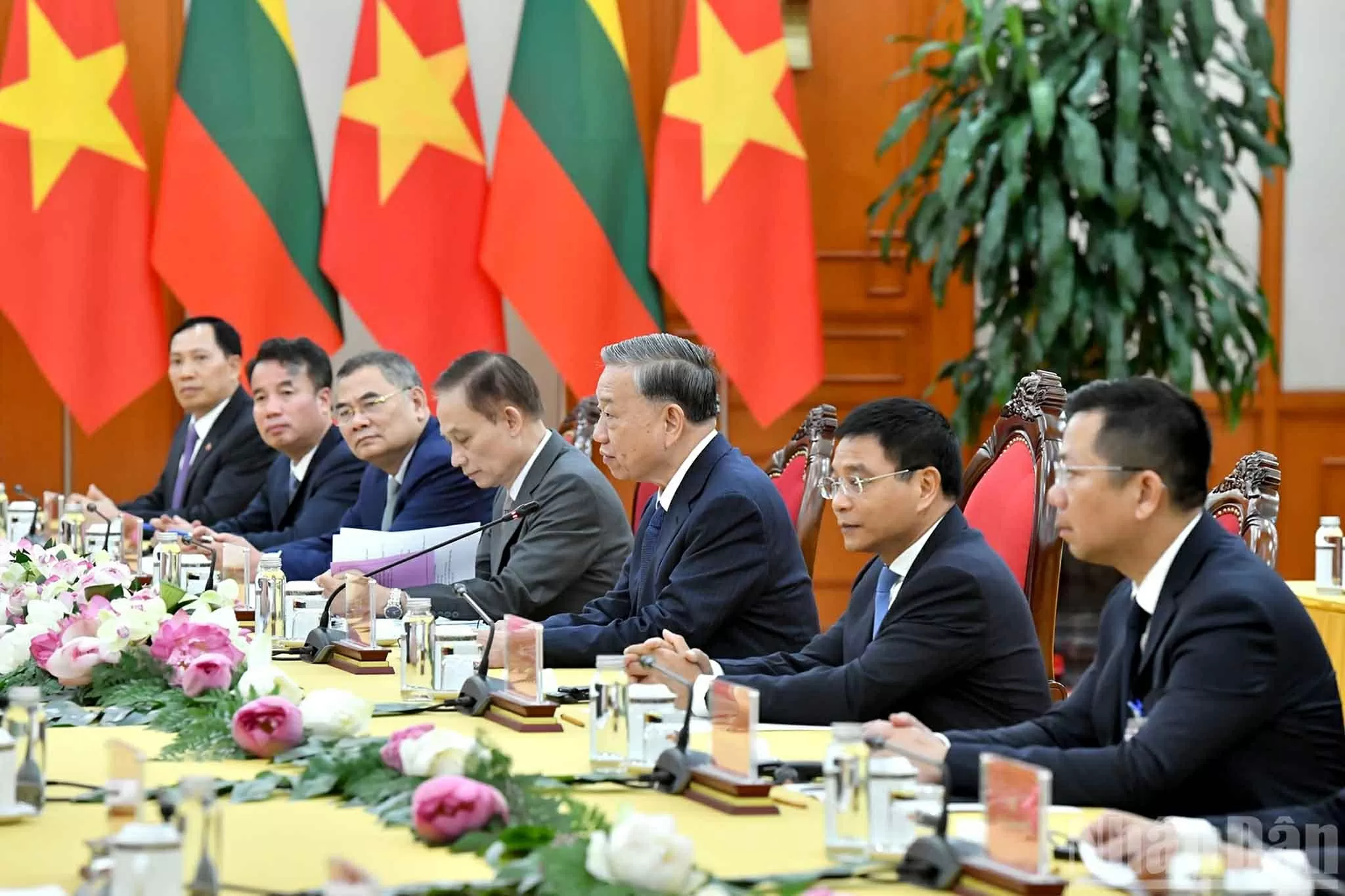 Dấu mốc quan trọng, góp phần thúc đẩy quan hệ Việt Nam-Lithuania phát triển mạnh mẽ, thực chất và hiệu quả hơn nữa Dấu mốc quan trọng, góp phần thúc đẩy quan hệ Việt Nam-Lithuania phát triển mạnh mẽ, thực chất và hiệu quả hơn nữa