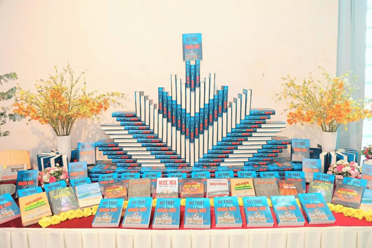 'Sự thật, Lẽ phải và Ngọn bút' - Nỗi trăn trở về nghề của một nhà báo có lương tri 'Sự thật, Lẽ phải và Ngọn bút' - Nỗi trăn trở về nghề của một nhà báo có lương tri