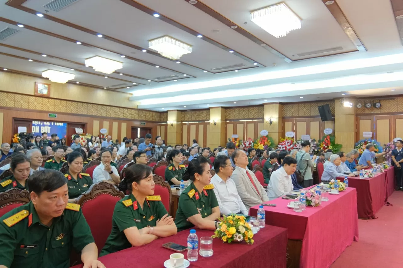 'Sự thật, Lẽ phải và Ngọn bút' - Nỗ trăn trở về nghề của một nhà báo có lương tri 'Sự thật, Lẽ phải và Ngọn bút' - Nỗ trăn trở về nghề của một nhà báo có lương tri