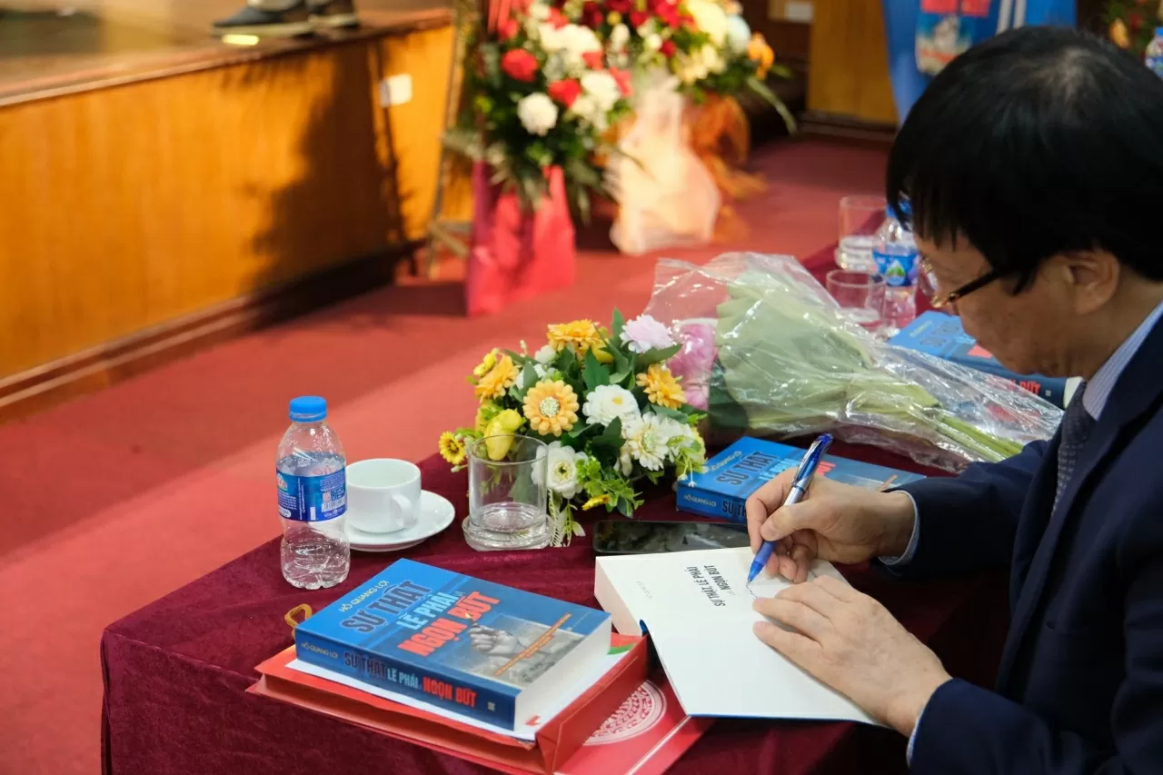 'Sự thật, Lẽ phải và Ngọn bút' - Nỗ trăn trở về nghề của một nhà báo có lương tri 'Sự thật, Lẽ phải và Ngọn bút' - Nỗ trăn trở về nghề của một nhà báo có lương tri