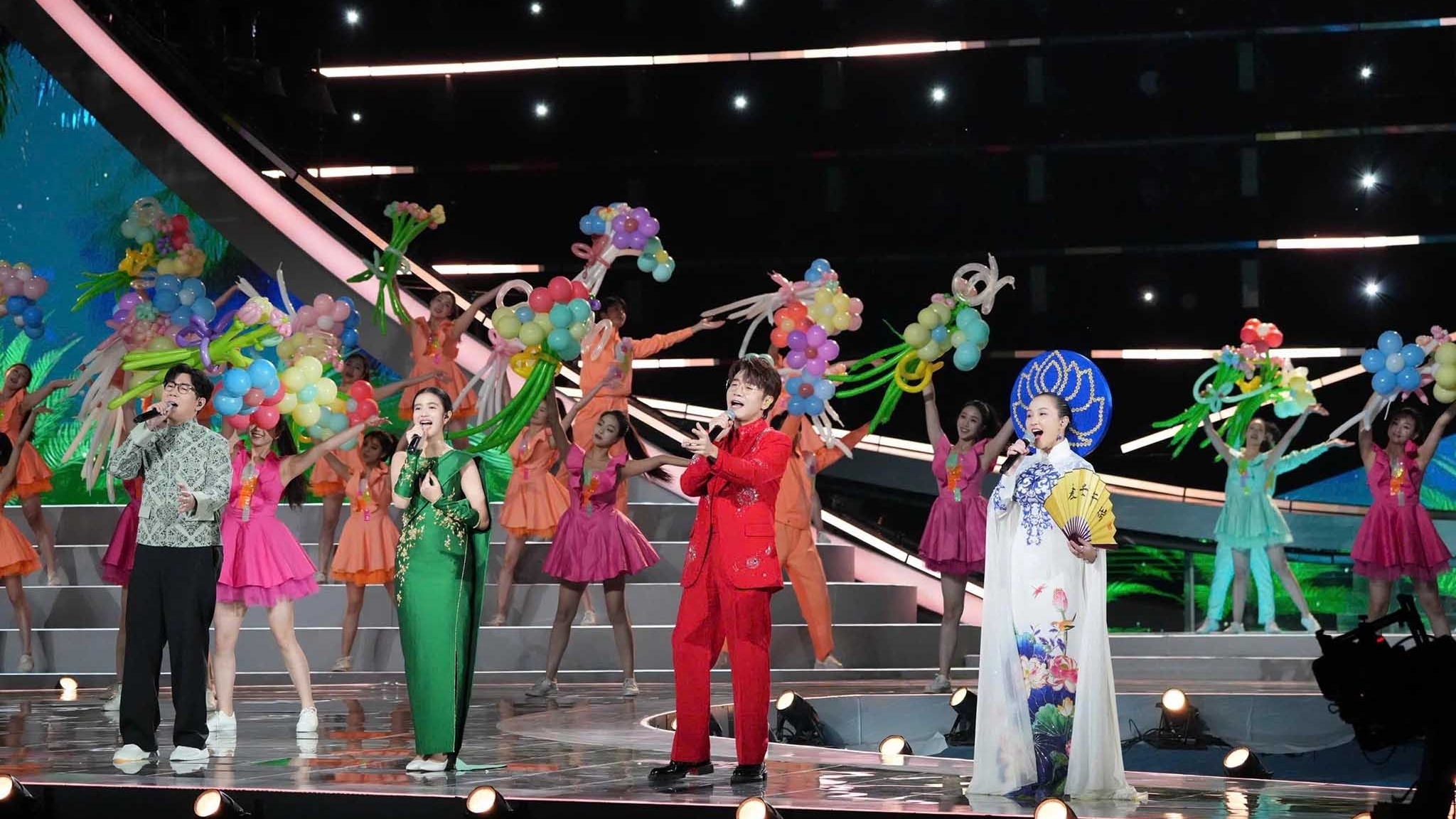 ‘Qua cầu gió bay’ lên giờ vàng CCTV