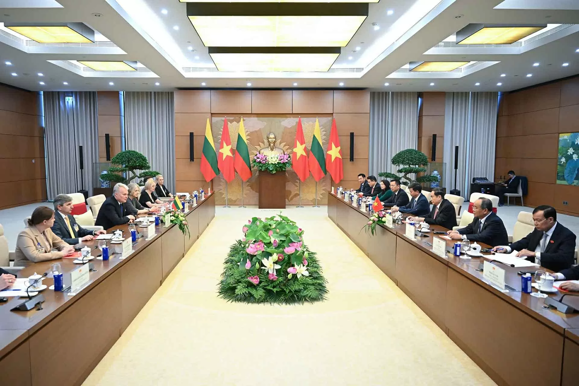 Chủ tịch Quốc hội Trần Thanh Mẫn hội kiến Tổng thống Lithuania Gitanas Nauseda
