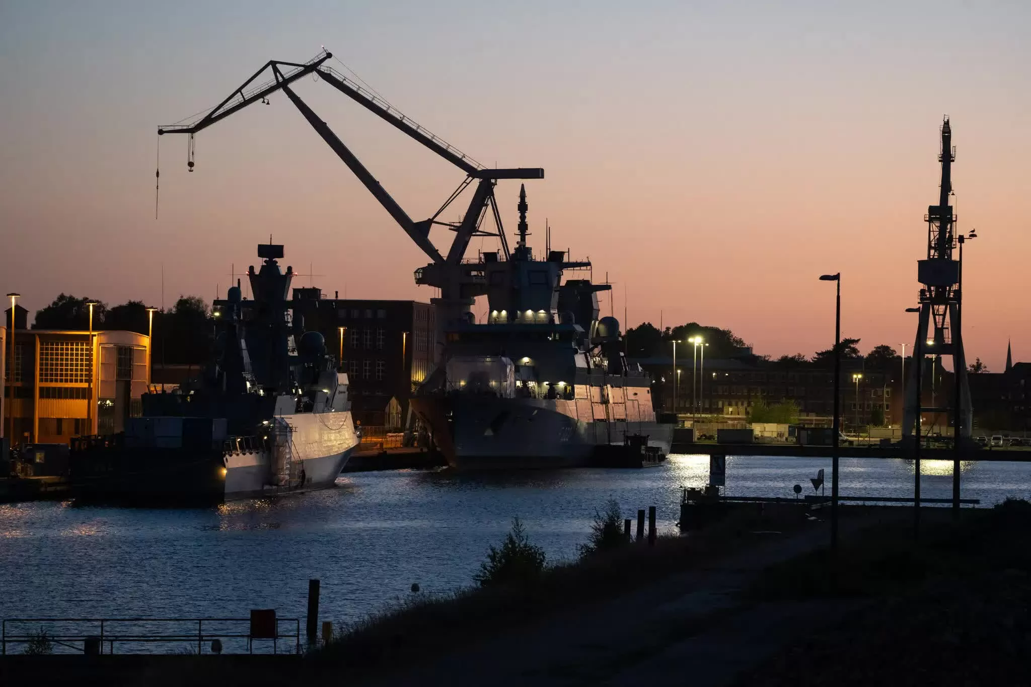 Đức tung 'vũ khí chiến lược mới': LNG nhập từ Mỹ tái lập thế trận năng lượng châu Âu. (Nguồn: The New York Times) Đức tung 'vũ khí chiến lược mới': LNG nhập từ Mỹ tái lập thế trận năng lượng châu Âu. (Nguồn: The New York Times)