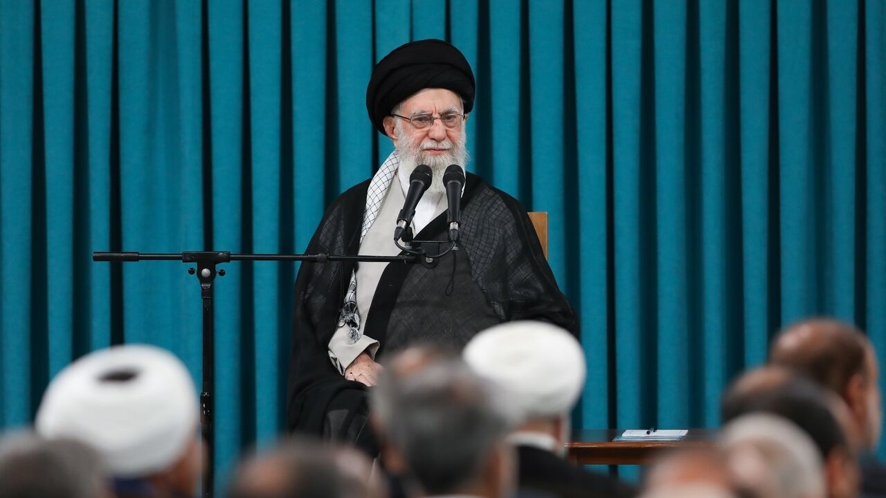 Iran đáp trả vụ tấn công của Israel: Họ đã tự định đoạt 'số phận' và phải trả giá đắt, Mỹ họp khẩn