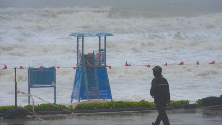 Trung Quốc: Bão Wutip tiếp tục mạnh lên, tỉnh Hải Nam sơ tán cư dân đến nơi cư trú an toàn