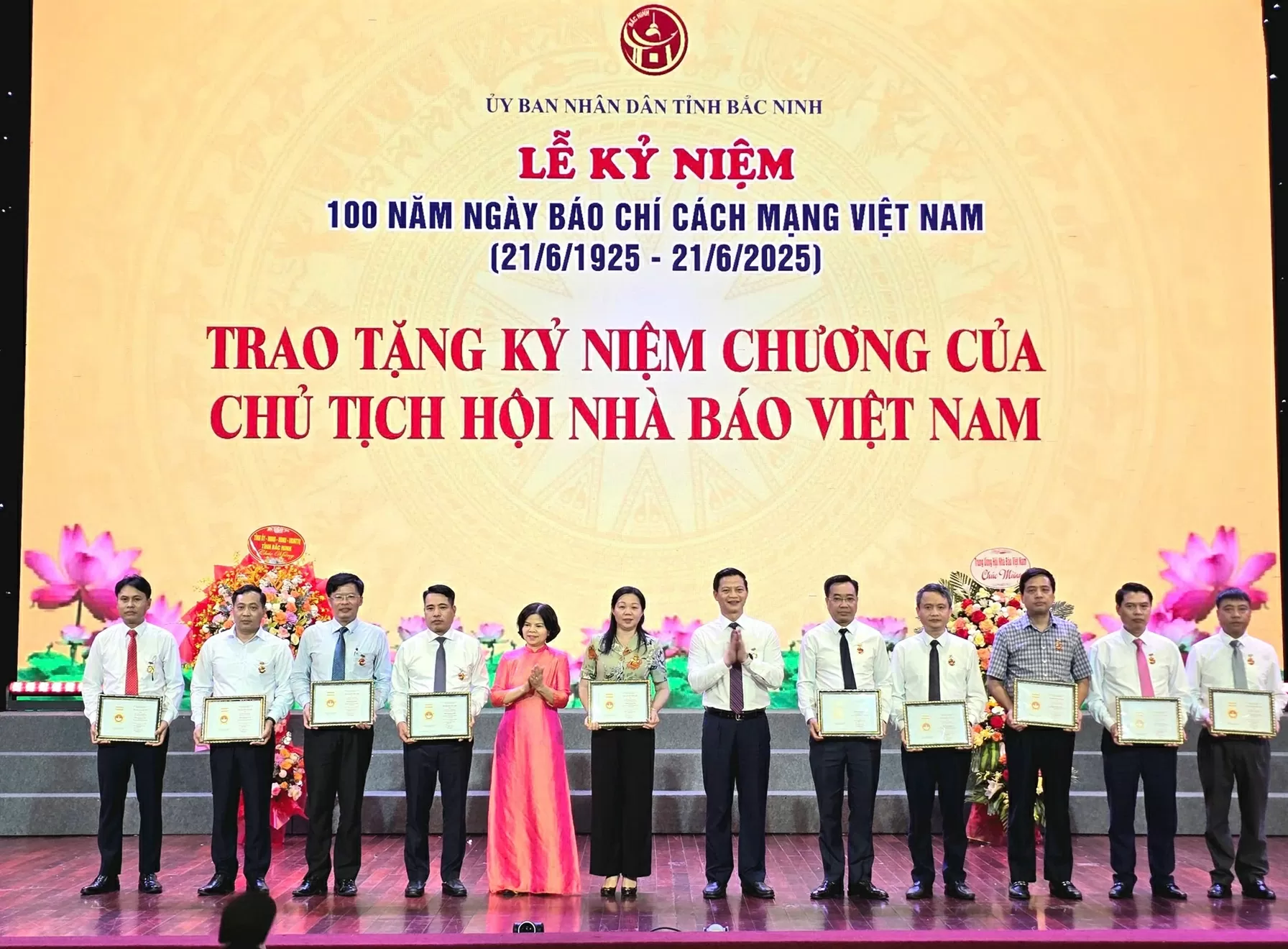 Đưa hình ảnh đất và người Bắc Ninh đến với độc giả trong và ngoài nước Đưa hình ảnh đất và người Bắc Ninh đến với độc giả trong và ngoài nước