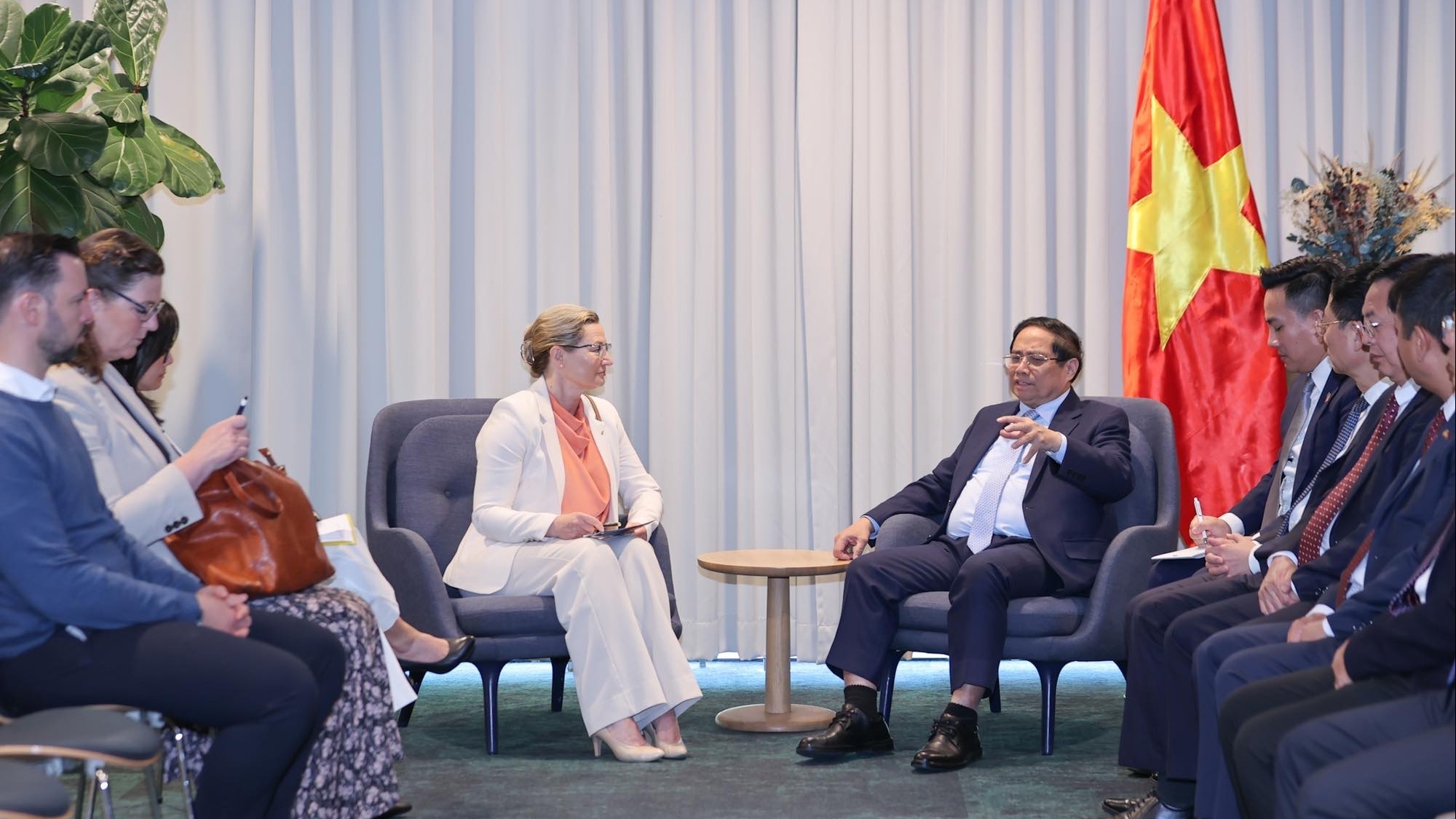 Thủ tướng đề nghị AstraZeneca cùng Việt Nam nâng cao hiệu quả hoạt động phòng, chống bệnh không lây nhiễm