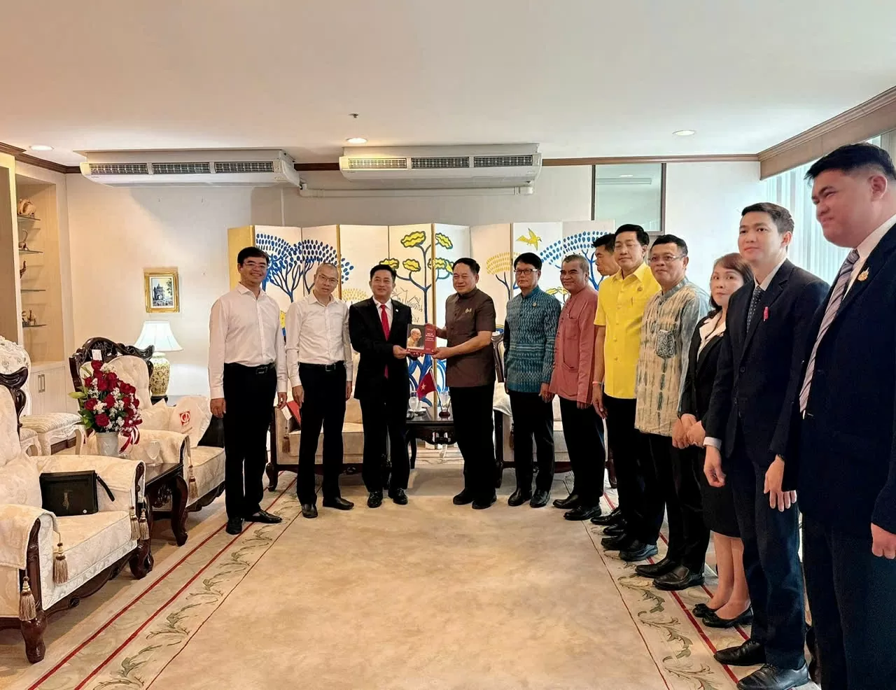 Thúc đẩy hợp tác giữa tỉnh Khỏn Kèn với các địa phương của Việt Nam Thúc đẩy hợp tác giữa tỉnh Khỏn Kèn với các địa phương của Việt Nam